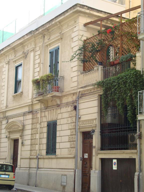 La Maison Des Livres Реджо-ди-Калабрия Экстерьер фото